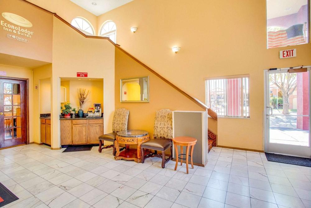 Econo Lodge Inn & Suites Albuquerque East I-40 Eubank Exit