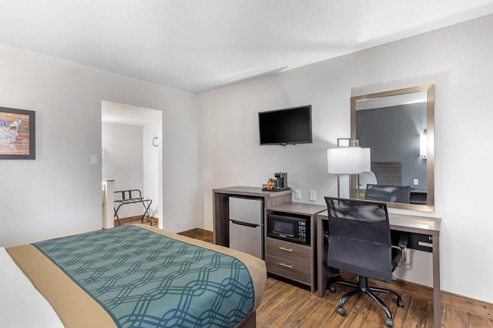 Econo Lodge Inn & Suites Socorro