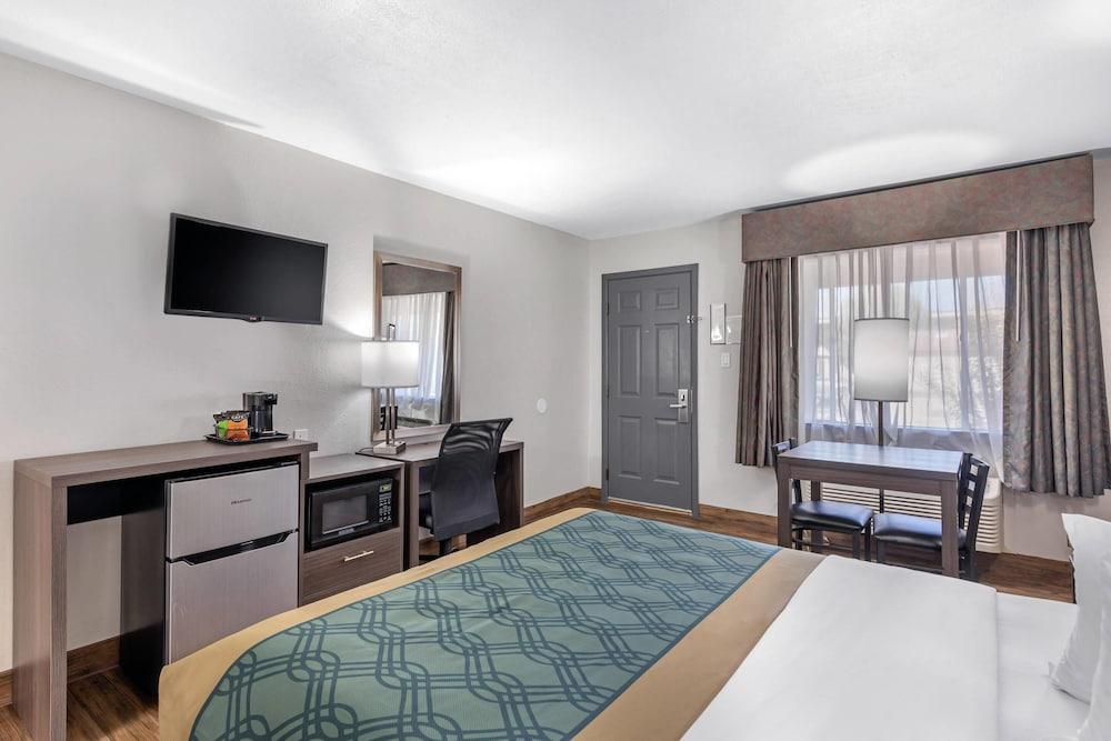 Econo Lodge Inn & Suites Socorro