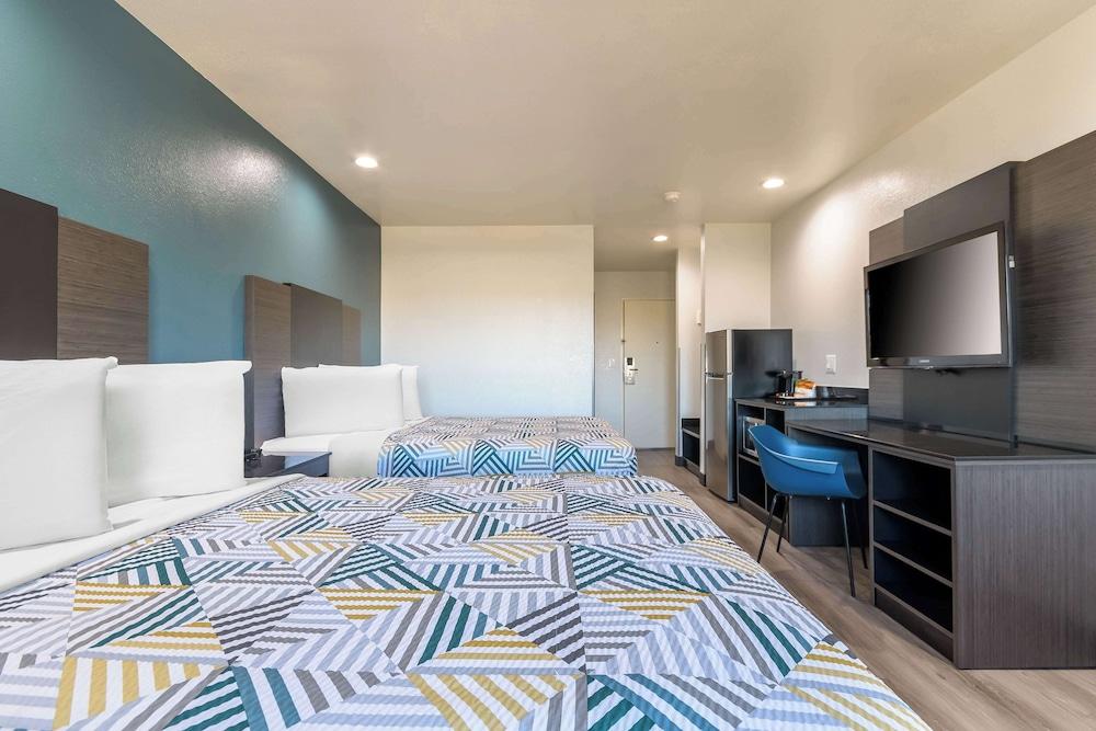 Studio 6 Suites Perris, CA