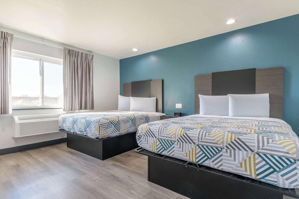 Studio 6 Suites Perris, CA