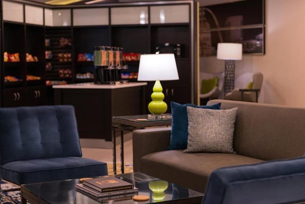 Radisson Hotel St. Louis Downtown Convention Center