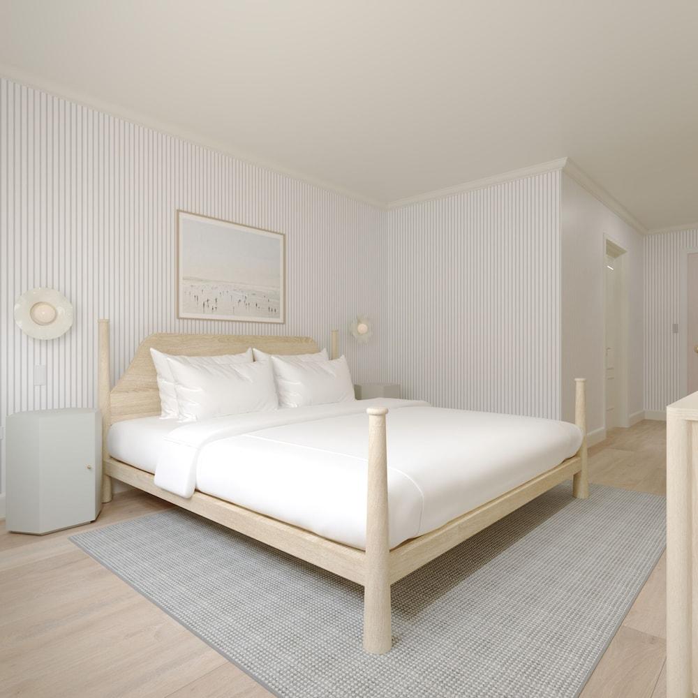 Bay Shores Peninsula Hotel