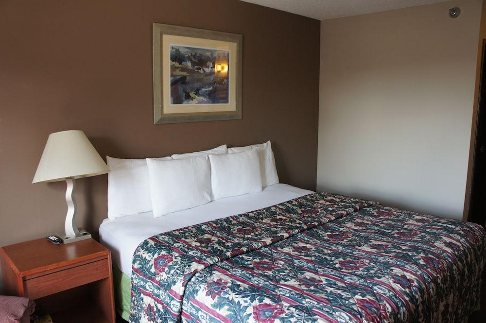 Coratel Inn and Suites Maple Grove