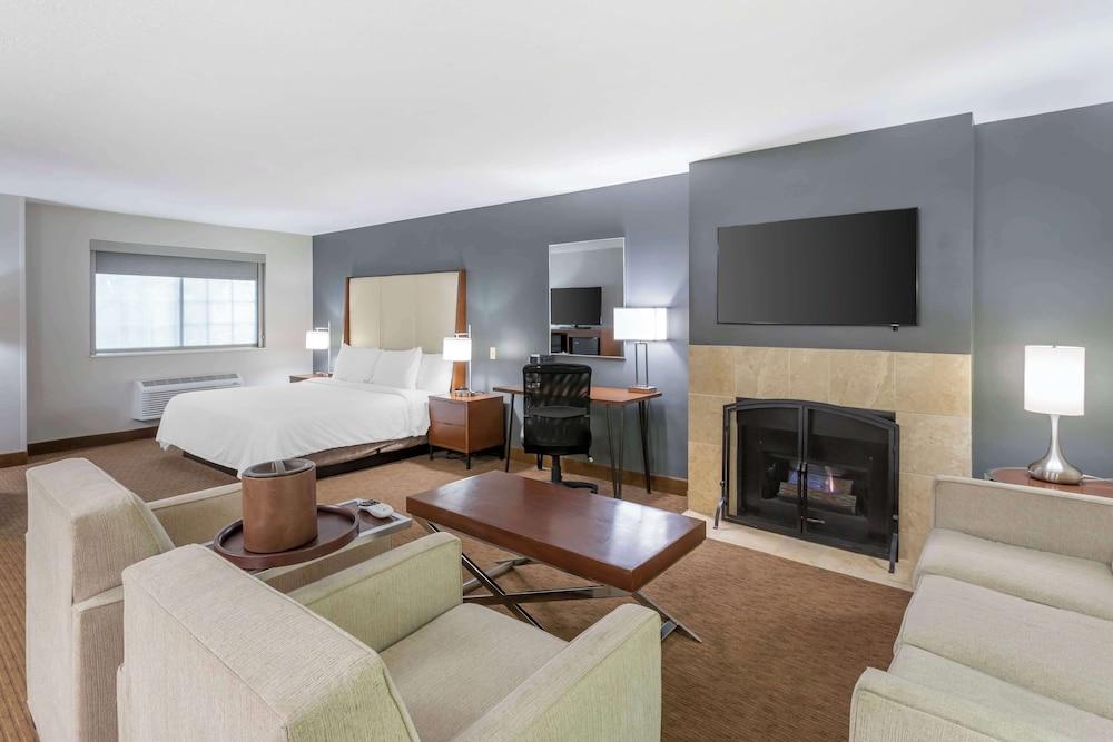 Best Western Plus Cottontree Inn