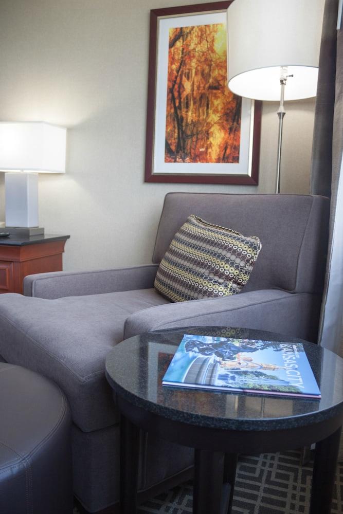 DoubleTree by Hilton Kansas City - Overland Park