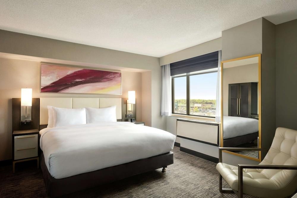 DoubleTree by Hilton St. Paul East