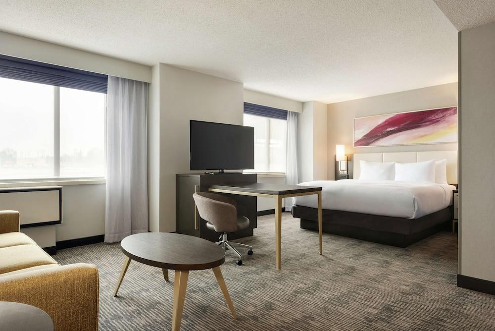 DoubleTree by Hilton St. Paul East