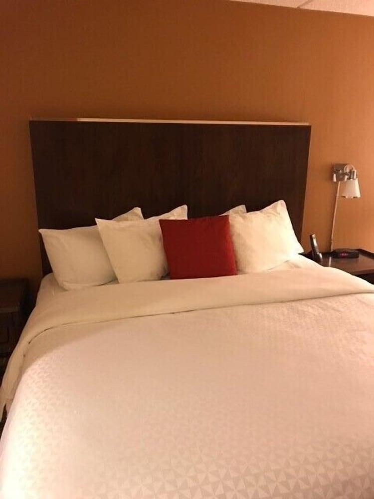 The Crossroads Hotel, Newburgh