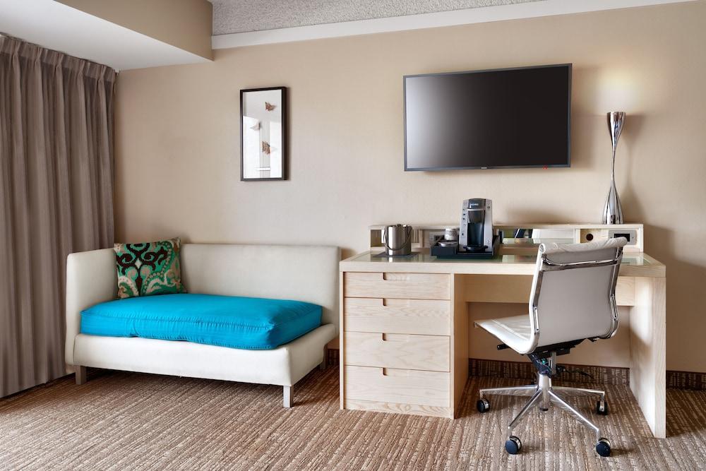 Atrium Hotel at Orange County Airport