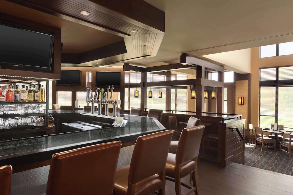 DoubleTree by Hilton Hartford - Bradley Airport