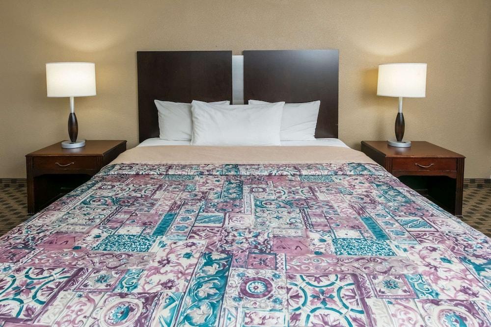 Knights Inn Longview