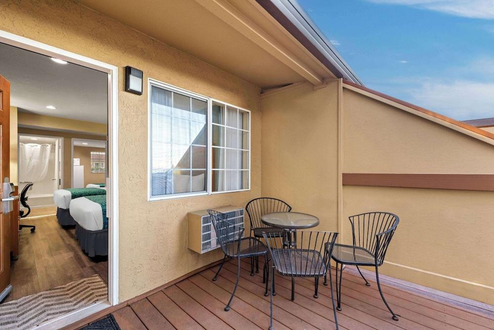 Howard Johnson by Wyndham Santa Cruz