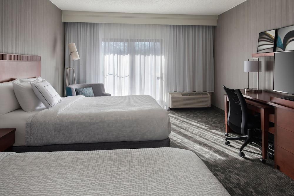 Courtyard by Marriott Mahwah