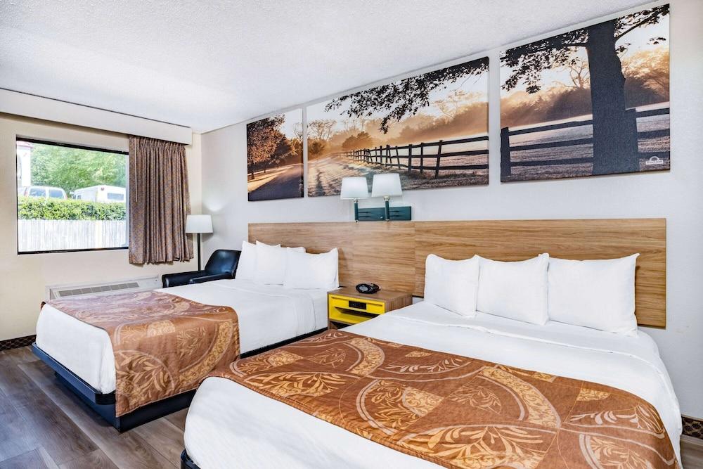 Days Inn by Wyndham Macon I-475