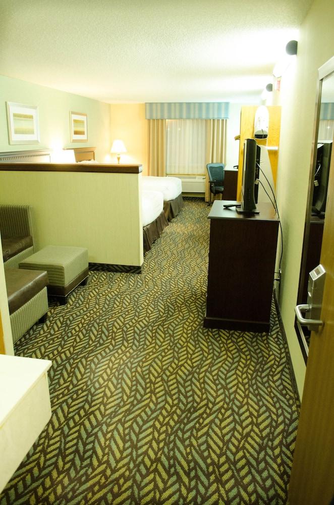 Fireside Inn & Suites