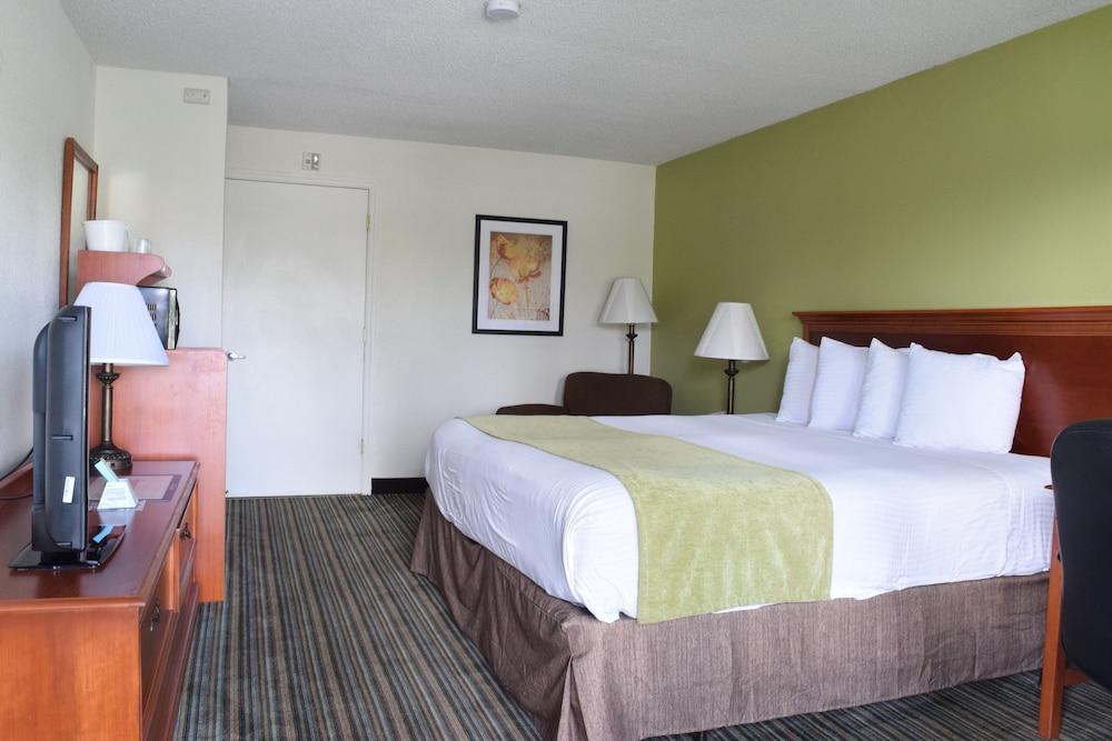 Ramada by Wyndham Savannah Gateway