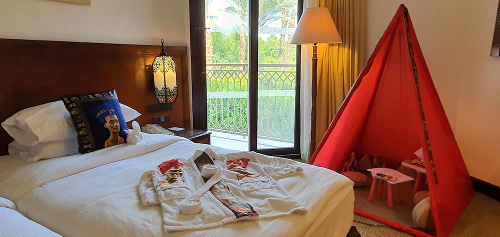 Hilton Luxor Resort & Spa