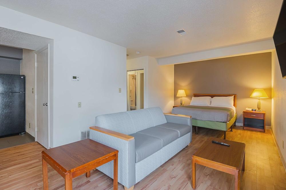 Studio 6 Greensboro, NC