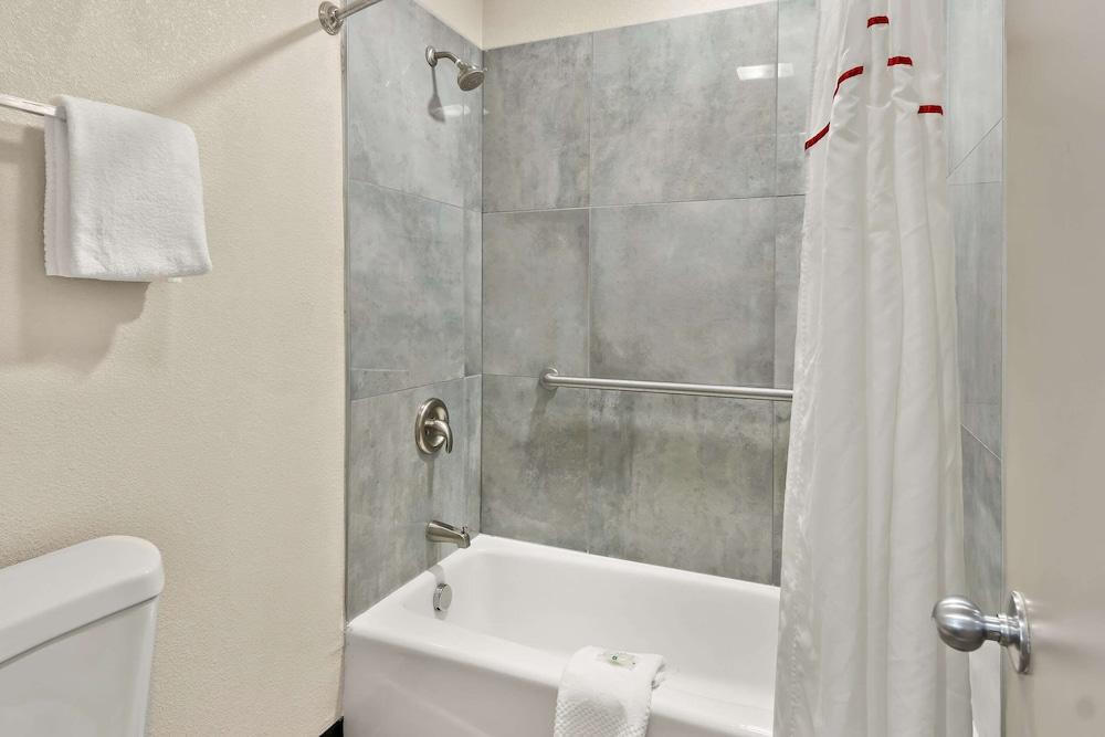Quality Inn & Suites Weatherford