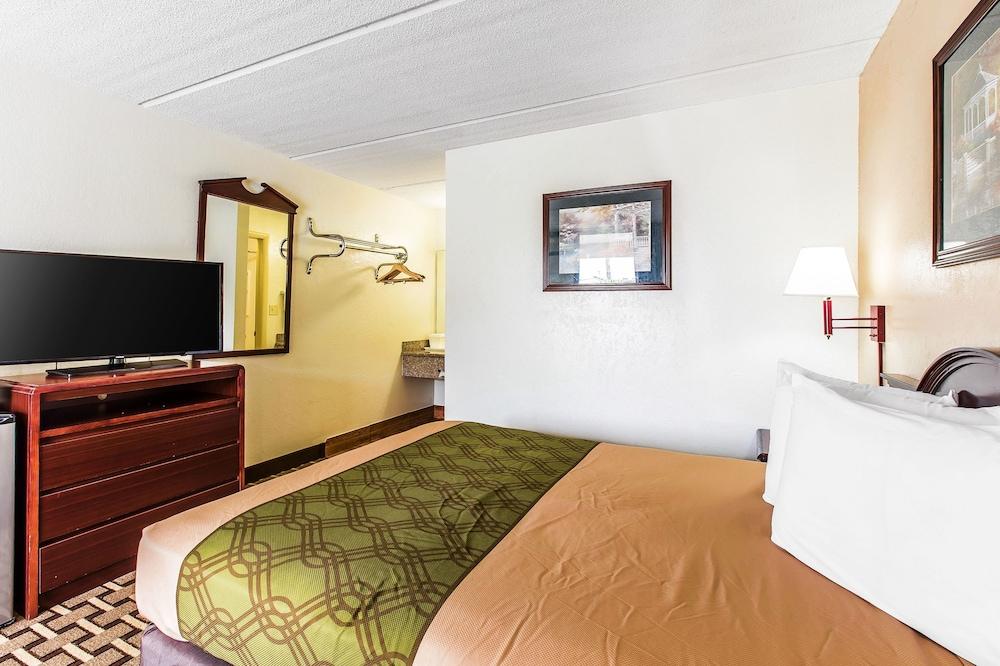 Econo Lodge Savannah Midtown