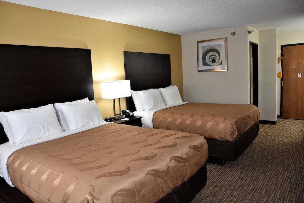 Quality Inn & Suites Metropolis I-24