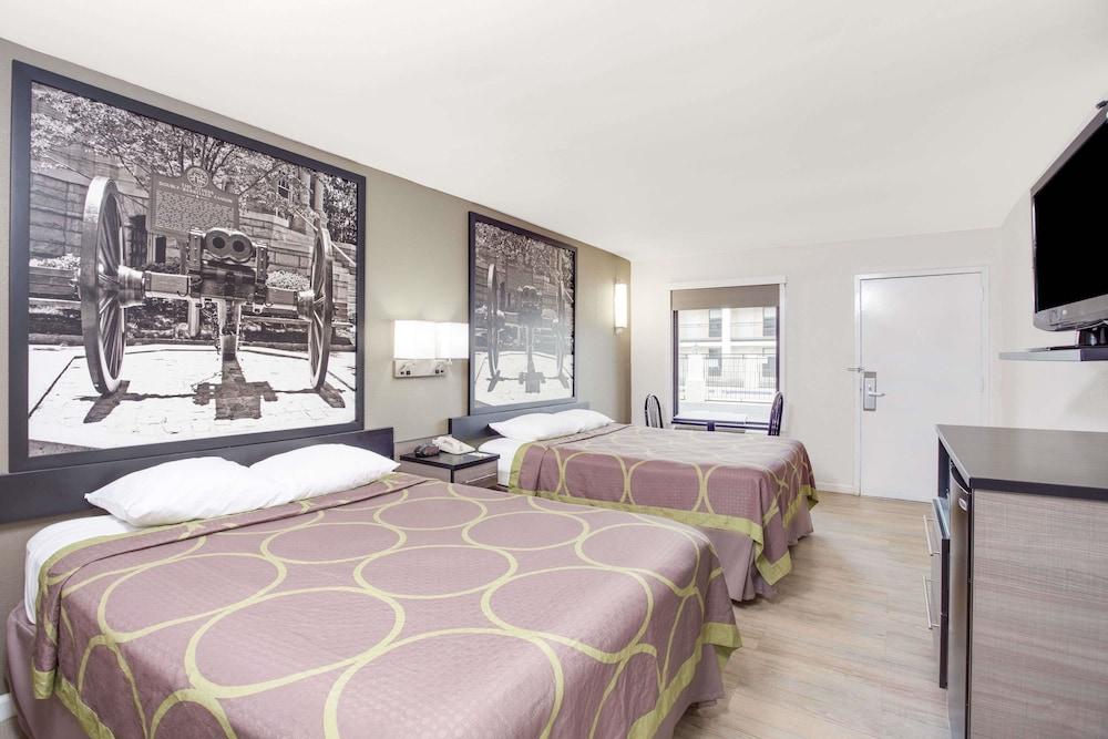 Super 8 by Wyndham Dalton