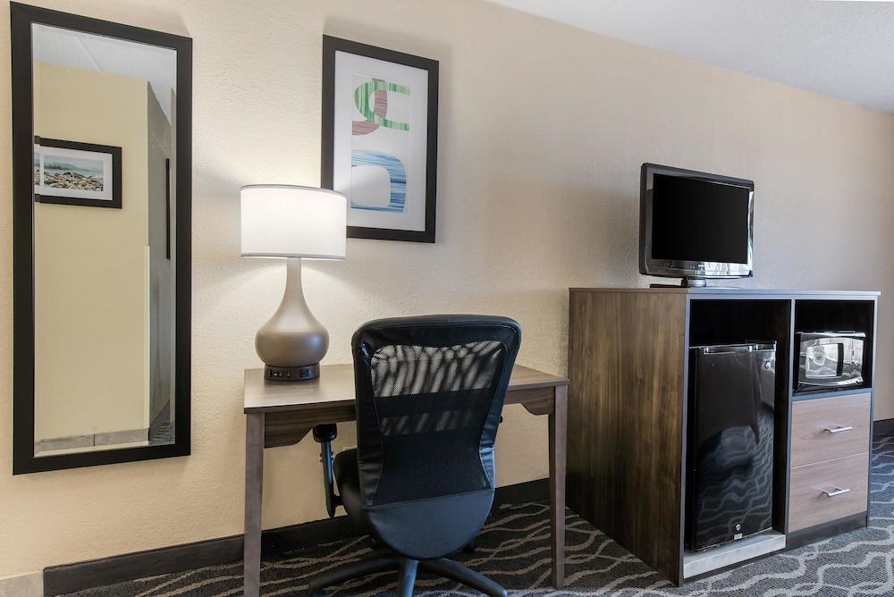 Quality Inn & Suites Lafayette I-65