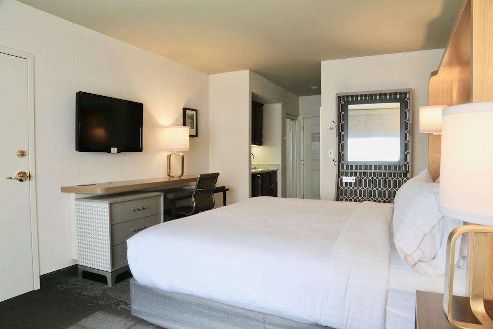 Holiday Inn Salem - I-93 at Exit 2 by IHG