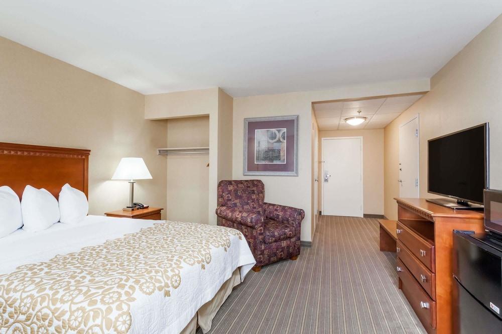 Days Inn by Wyndham Windsor Locks / Bradley Intl Airport