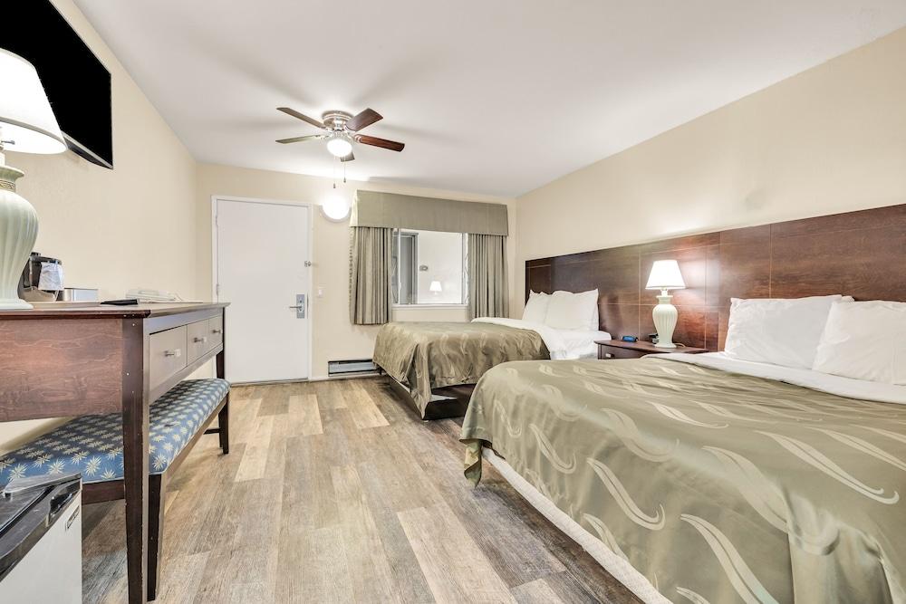 Scottish Fairway Inn