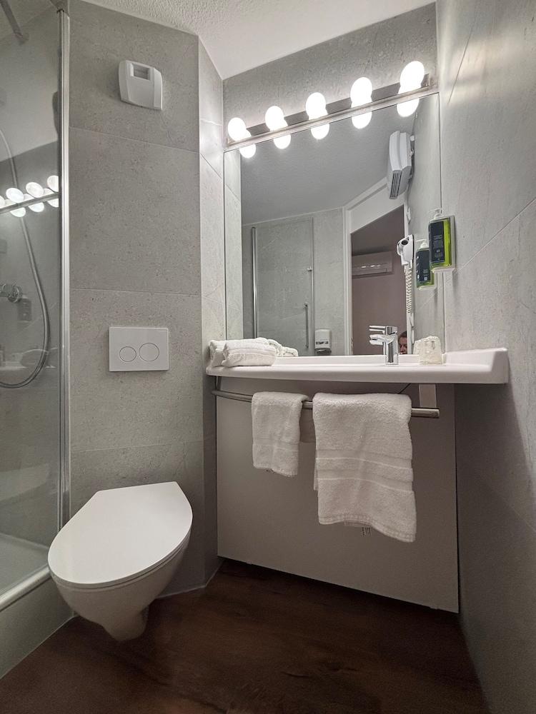 Brit Hotel Les Evens