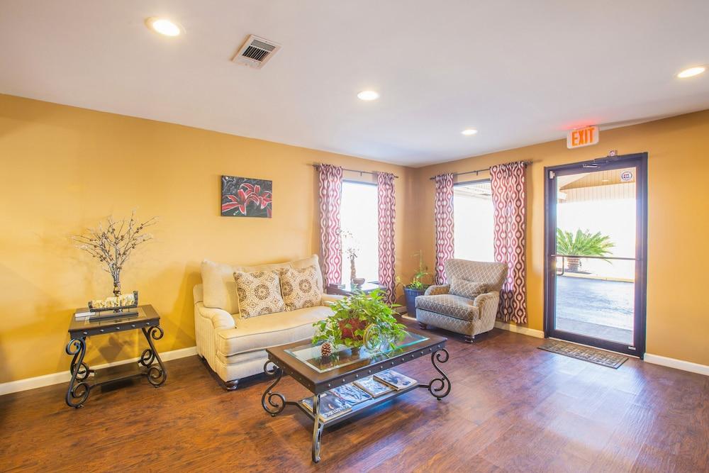 Rodeway Inn & Suites