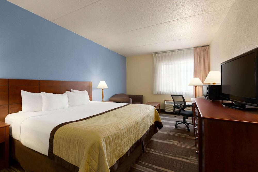 Ramada by Wyndham Fargo