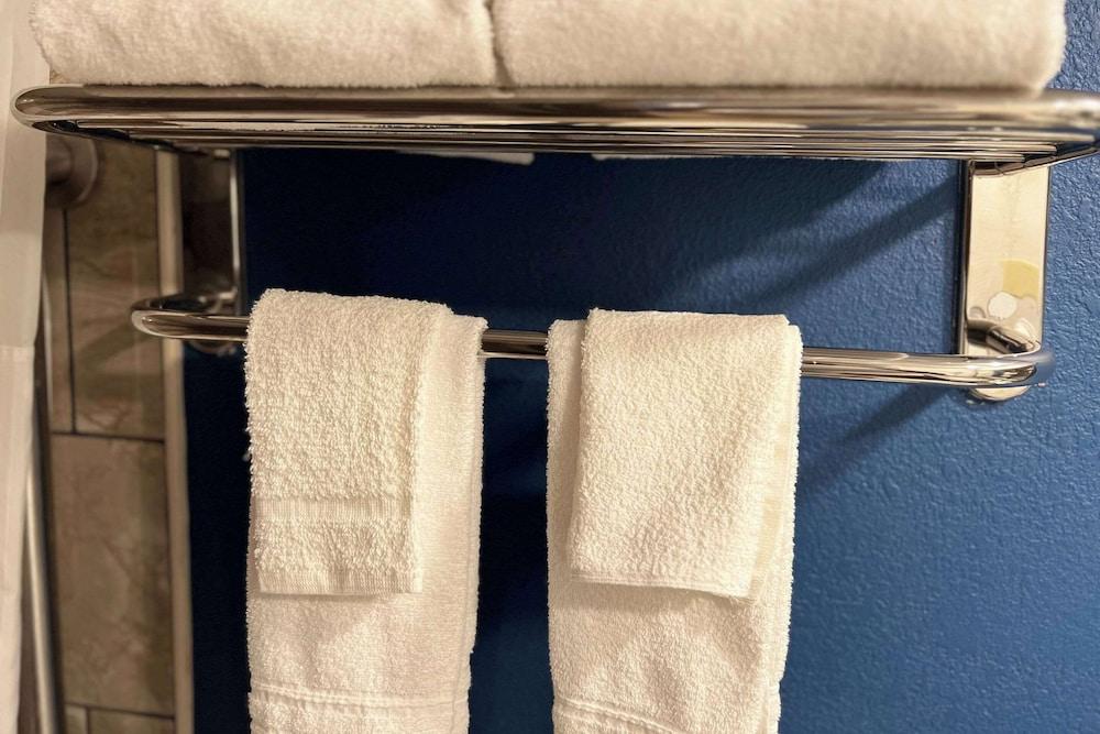 Quality Inn & Suites Louisville East