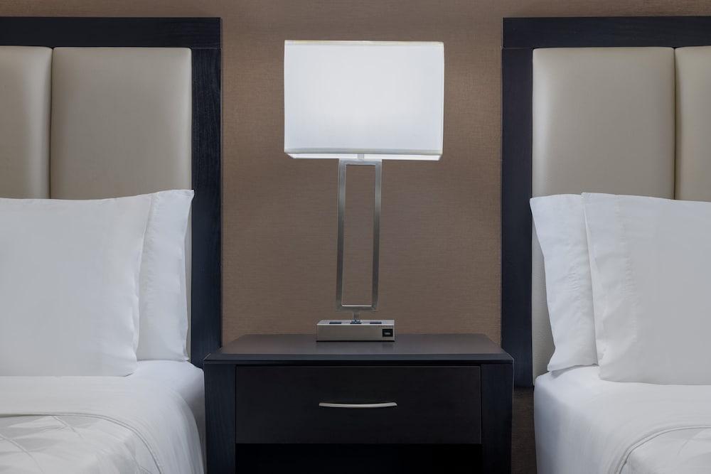 Holiday Inn Des Moines-Airport/Conf Center by IHG