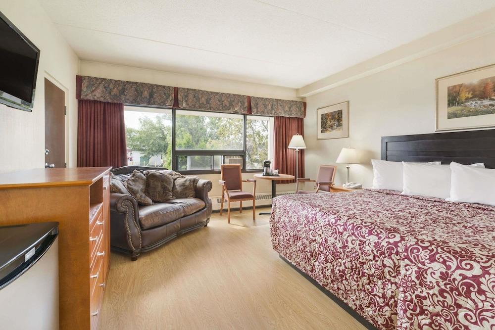 Travelodge by Wyndham Edmonton East