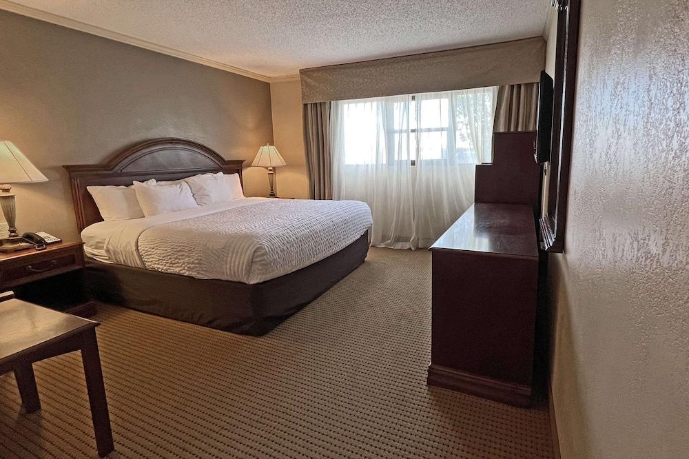 Clarion Inn Garden City