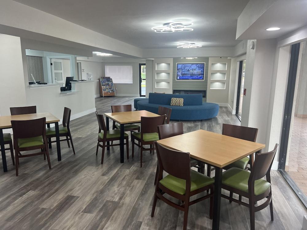 Quality Inn & Suites Orlando East - UCF Area