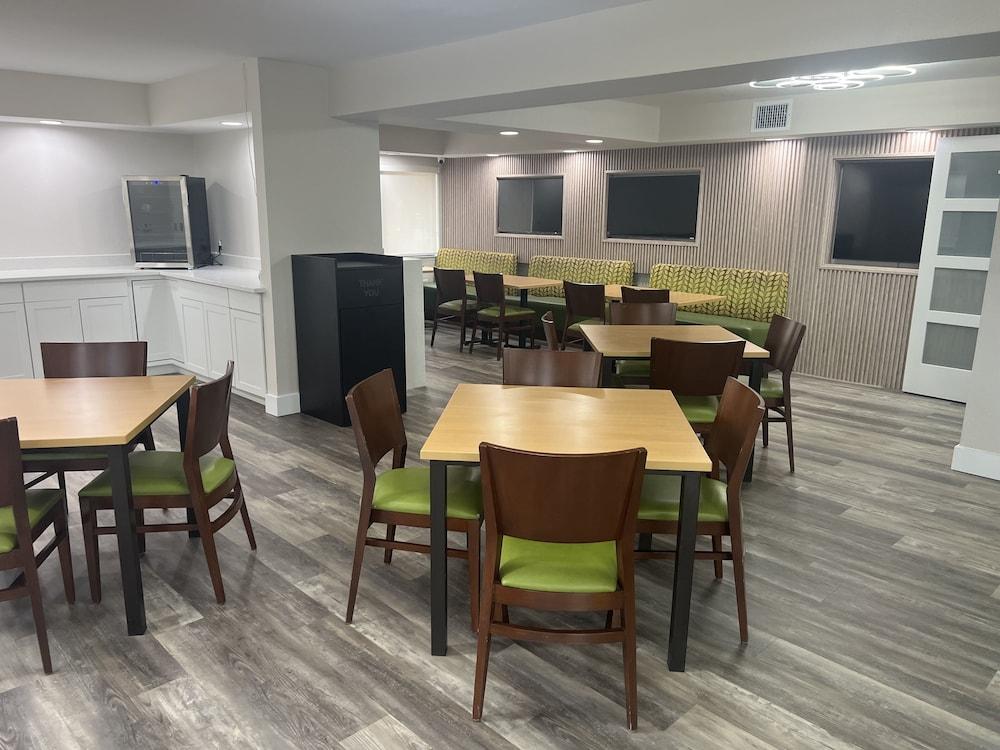 Quality Inn & Suites Orlando East - UCF Area