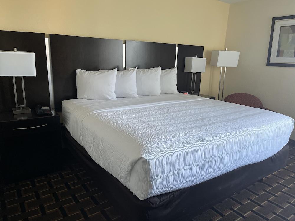 Baymont by Wyndham Scranton Dunmore