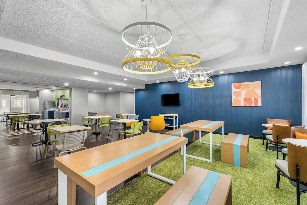 Spark by Hilton Green Bay