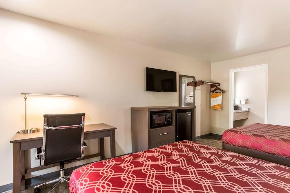 Econo Lodge Inn & Suites Murfreesboro Shopping District