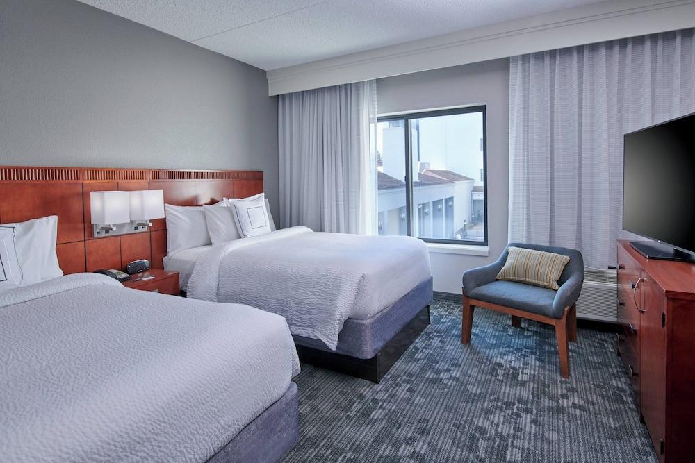 Courtyard by Marriott Indianapolis Castleton