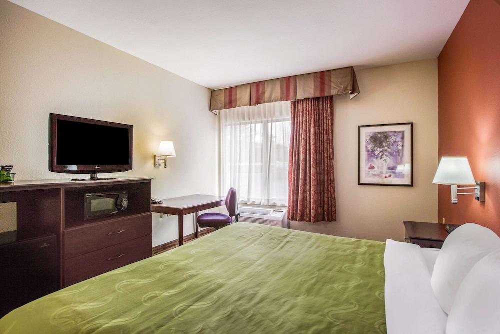 Quality Inn & Suites Lawrence - University Area