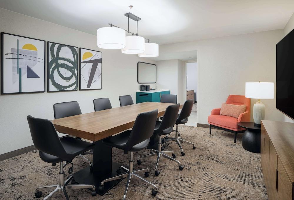 Embassy Suites by Hilton Memphis East Germantown Area