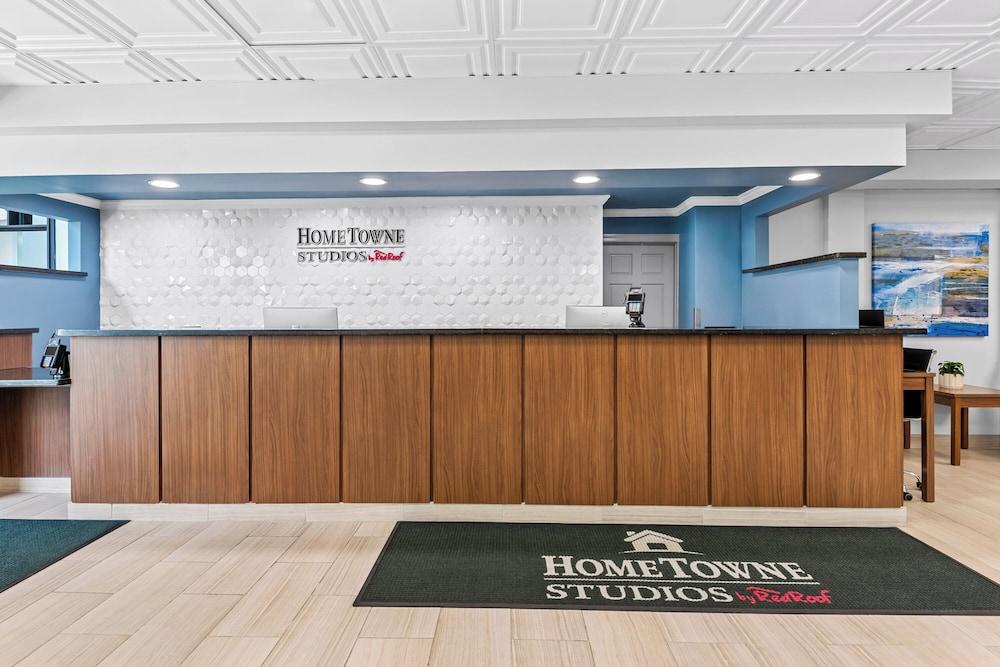 HomeTowne Studios by Red Roof & Conference Center Cortland