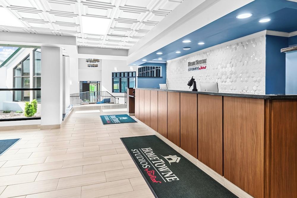 HomeTowne Studios by Red Roof & Conference Center Cortland