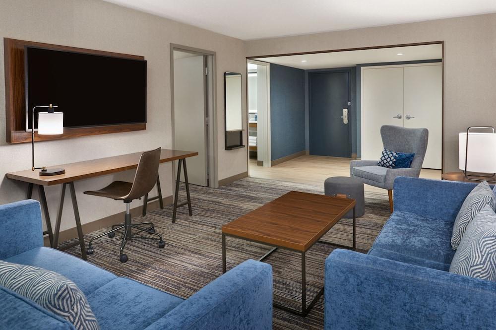 Four Points by Sheraton Point Edward Sarnia