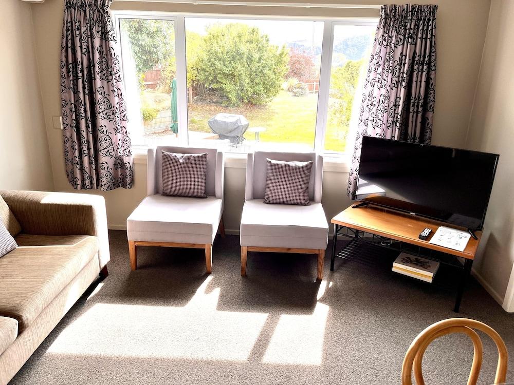 Manuka Crescent Motel